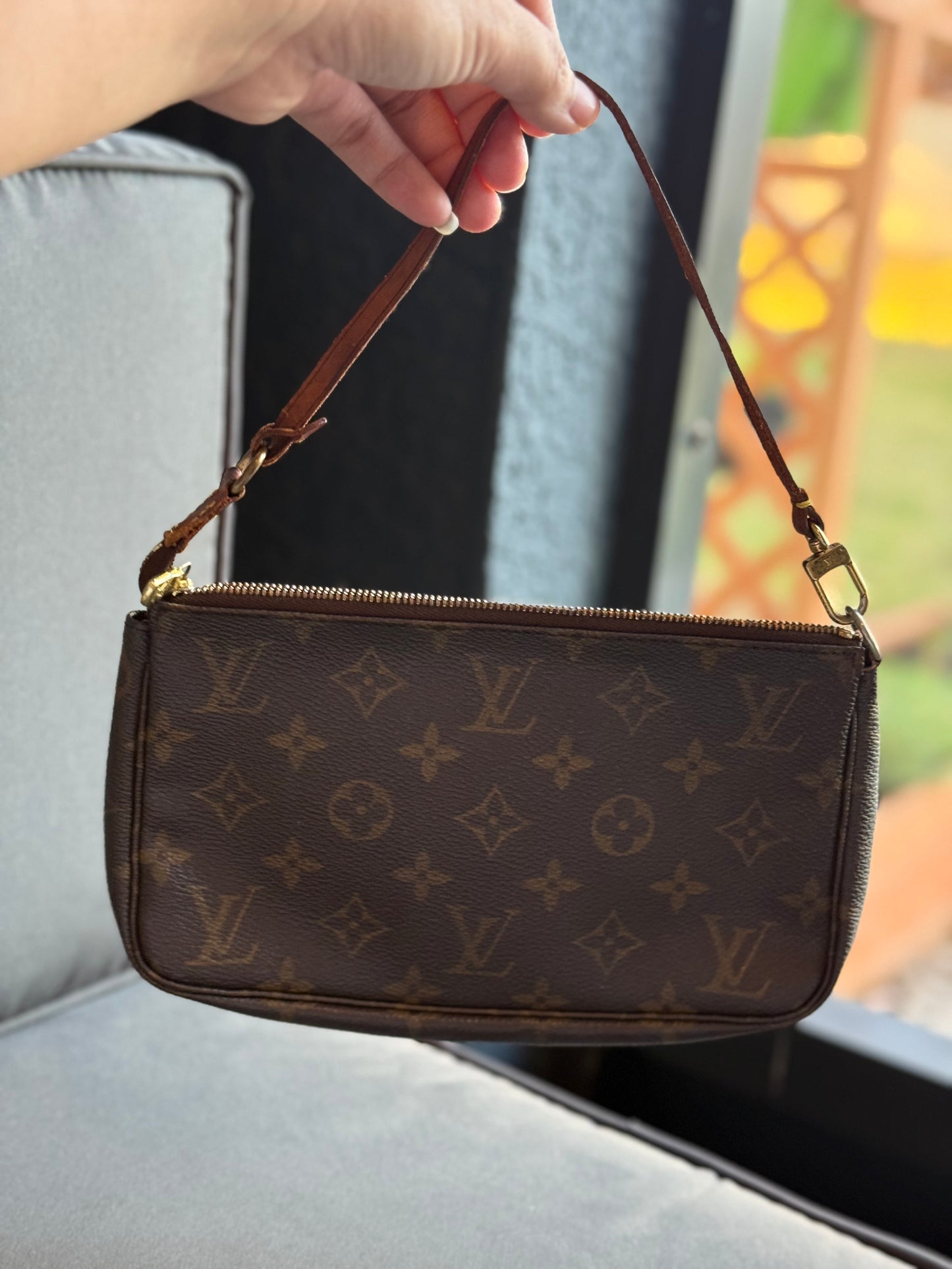 Louis Viutton Pouch Monogram