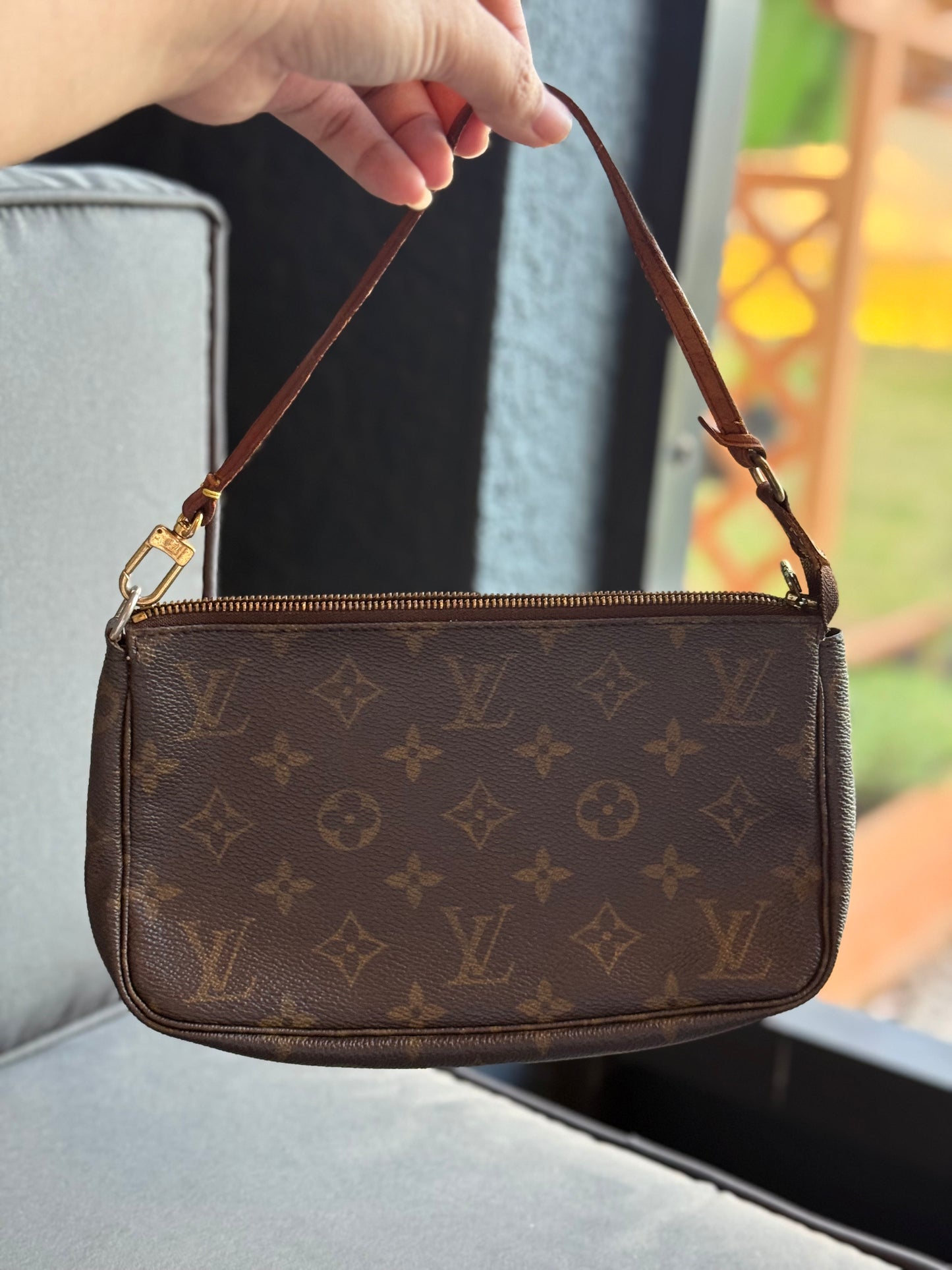 Louis Viutton Pouch Monogram